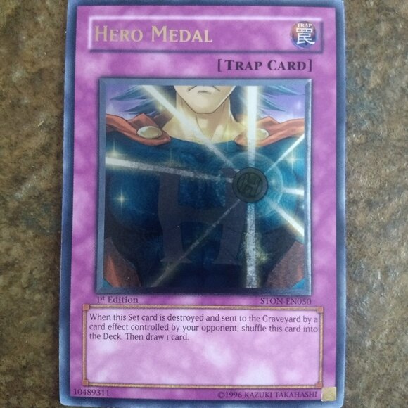 Yu-Gi-Oh YuGiOh Hero Medal (STON-EN050), Ultimate Rare, 1st Ed., NM - Picture 1 of 5